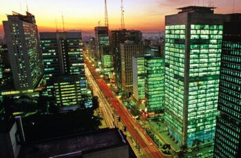 Paulistanos devem gastar menos durante as férias