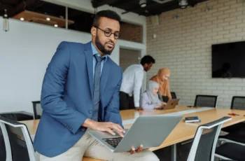 Formação e capacitação de profissionais na hotelaria contemporânea